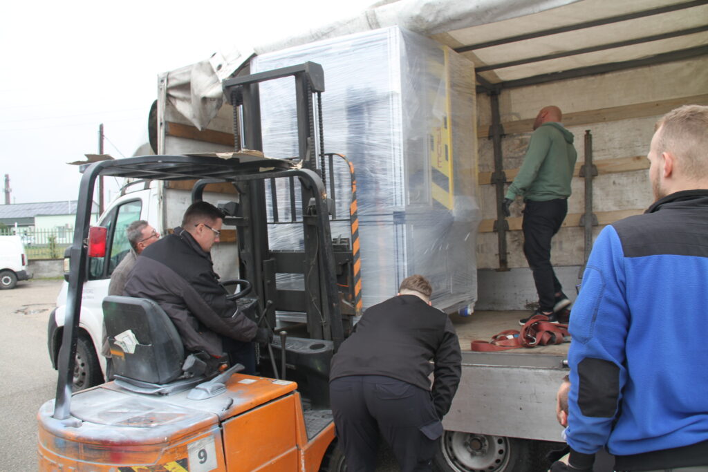 forklifting turning table